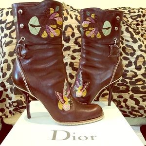 👢💐Dior Embroidered Boots🦋👢